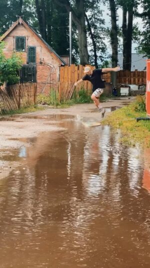 Fynn Kliemann Instagram - Liebe es wenn jemand ins Wasser fällt … 😄