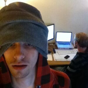 Fynn Kliemann Instagram - Nach 13 Jahren Liebe fürs Internet verlasse ich @herrlich.media als Geschäftsführer und verbleibe als stiller Gesellschafter mit den schönsten Erinnerungen an ne klassische Garagengründung, wilde Jahre im Keller von Sven, unsere beschissenen Facebookapps, unfassbar viel geile KundInnen, bekloppte Ideen, die guten alten Affiliate Jahre mit Neugründungen alle 3 Wochen und Übergebe an meinem Bilderbuchpartner Florian Bottmann. Danke für Alles! Hat richtig richtig Bock gemacht! 

Mein Hauptfokus jetzt: @kliemannsland. Musik. Kunst.