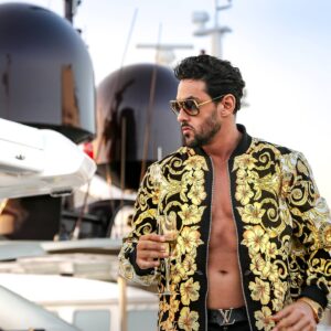 Gabano Manenc Instagram - Je choisis 5 personnes  pour me rejoindre sur le yacht ce week-end !! 🤩⛵

Le champagne est au frais..🥂🍾

Qui veut venir ?? 🤔✨

📸 By @cycy_photography