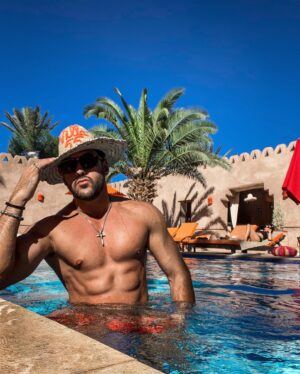 Gabano Manenc Instagram - Sous le soleil de Marrakech!!! ☀️🏖️😎 

Mais ou est ma femme ?? 🤭😂 @nathalie_andreani_lavilla2 

Qui est déjà  allé au Maroc ?! 🇲🇦✈️

#nathaliegabano #couplegoals #holiday #villa55 #Gabalife #marrakech
