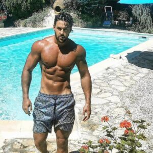 Gabano Manenc Instagram - Vacances d'été en mode célibataire ça va faire bizarre j'avais plus l'habitude!!! 😅🙈
.
Bon du coup il va falloir que je me change un peu les idées...
😎✈️☀️🎶🏖️🥂🍾
. 
🤩 ON FAIT QUOI? ON VA OU? 🤩
.
#holidays #fiesta #gabano #enjoy #NoLove #Sun #beach #party #Free #imBack