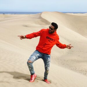 Gabano Manenc Instagram - En train de réfléchir à ma nouvelle  destination !!! 🌎😁🏖️✈️✈️

Des idées la team ???