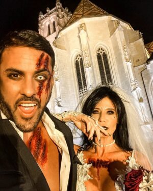 Gabano Manenc Instagram - Elle a dit oui ….. 👰🏻💍♥️

Le mariage des deux amants terribles 😈 

Merci à @jeremstar qui nous a unit pour le meilleur et le meilleur ♥️♥️♥️

Merci à @julielamaquilleuse pour ton sublime make up 
 #haloween #couplegoals #justmarried #nathaliegabano #love