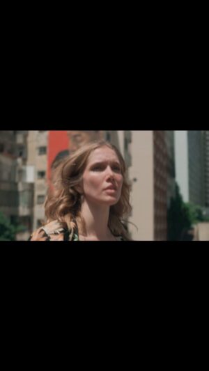 Gabi Spaciari Instagram - A partir de hoje o filme Love in Quarantine, gravado em São Paulo em 2021, está disponível na plataforma Whe Play para todo o Brasil.

O filme conta a história da artista plástica Alex, que se vê presa em uma onda de Covid, com o ex- namorado da atual mulher , que ficou presa em Londres. Já viu onde isso vai dar né?!

Confusão e comédia com @fafy.siqueira @wendefilm @carolinecorreaofficial @karmelbortoleti e um time de feras que trabalhou c muito amor.

Viva o Cinema Nacional!

#cinema #cinemanacional #featurefilm #longa