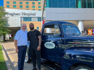 Gable Dan Steveson Instagram - Gold medalist @gablesteveson joined Dan, Archie, and SPIRE Ambassadors to deliver shoe and clothing donations to the @regionshospital Emergency Department this morning. 🏥

Donations were collected at all SPIRE branches earlier this summer and will be given to patients in crisis at the hospital. THANK YOU to every member who donated! 🙌
