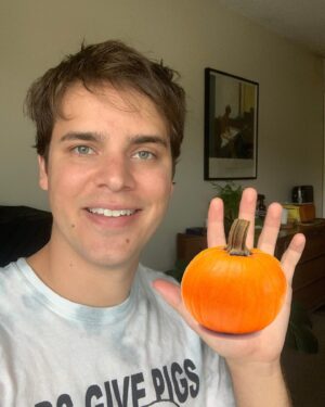 Gabriel Gundacker Instagram - Interesting pumpkin idea!