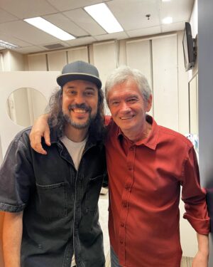 Gabriel, O Pensador Instagram - Vale a pena ver o @altashoras de hoje! Gravamos com a Orquestra Jovem de Heliópolis, vários artistas interpretando músicas que marcaram época. A minha foi Cachimbo da Paz e ficou tudo muito bom. Os músicos e o maestro tiraram onda! E o projeto deles é lindo também. Música salva!!