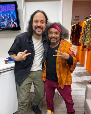 Gabriel, O Pensador Instagram - Vale a pena ver o @altashoras de hoje! Gravamos com a Orquestra Jovem de Heliópolis, vários artistas interpretando músicas que marcaram época. A minha foi Cachimbo da Paz e ficou tudo muito bom. Os músicos e o maestro tiraram onda! E o projeto deles é lindo também. Música salva!!