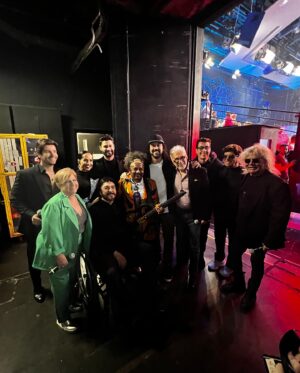 Gabriel, O Pensador Instagram - Vale a pena ver o @altashoras de hoje! Gravamos com a Orquestra Jovem de Heliópolis, vários artistas interpretando músicas que marcaram época. A minha foi Cachimbo da Paz e ficou tudo muito bom. Os músicos e o maestro tiraram onda! E o projeto deles é lindo também. Música salva!!