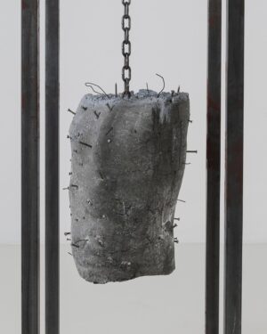 Gabriel O'Shea Instagram - Cada uno llevará su propia carga (2022)
(Concrete, nails, metal chain and metal framework [k 150h x 50w x 50d cm]) 
-
#gabrieloshea#figurativesculpture#abstractsculpture#metalsculpture#esculturacontemporanea#esculturafigurativa#concreteart#concreteartist#artexhibition