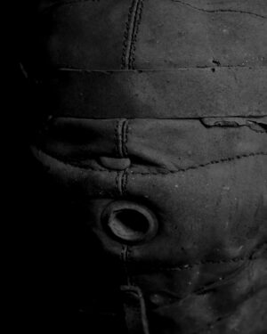 Gabriel O'Shea Instagram - Head II (2023)
Concrete and nails on metal base
30h x 23w x 23d cm
•
#gabrieloshea#bdsmart#bondageart#figurativeart#figurativesculpture#artefigurativo#esculturafigurativa#leathermask