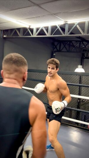 Gabriel Souza Instagram - Quem mais gosta? 😈 Chamou para a briga😬🔥
@juanlessamma 
@academiavittoria 
.
.
.
.
.
#boxe #sparring #lutador