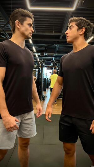 Gabriel Souza Instagram - @basicamente.tech sempre comigo, até na hora do desafio! A Tech T-shirt Modal é ideal para um dia a dia intenso, seja academia, trabalho ou qualquer compromisso.

Com tecnologia, elas não amassa, não pega mal cheiro, não desbota e ainda seca 5x mais rápido que as tradicionais.

Comenta aqui, qual que deve ser o próximo desafio??
@gugasouzag ❤️
.
.
.
.
.
*pu bli. #desafio #academia #treino #supino #marombeiro