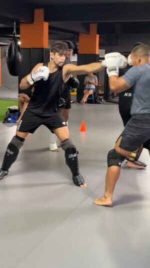 Gabriel Souza Instagram - ESTÁ CHEGANDO 🔥 @centurion.mma 
Se quiser ficar por dentro de tudo sobre o pré e pós luta, não esquece de seguir 😉
@alexgaze 
.
.
.
.
.
.
#mma #luta #lutador #jiujitsu #sparring