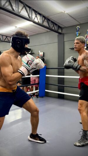 Gabriel Souza Instagram - Por um segundo você até esquece onde está 😂
@nicollasjesus_ 
.
.
.
.
.
.
#boxe #mma #muaythai #luta #lutador