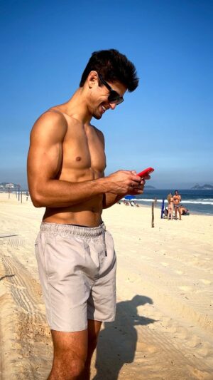 Gabriel Souza Instagram - Essa vida de atleta solteiro é complicada... Ainda bem que existe o @happn.br para conectar a gente com o/a crush sem que a gente precise perder noites de sono indo em baladas para conhecer aquele alguém especial. 🙏🏼
.
.
.
.
.
.
.
#atleta #solteiro #lutador #jiujitsu #publi