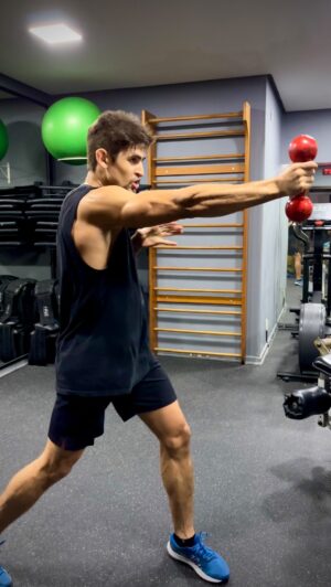 Gabriel Souza Instagram - Soltei o desafio hein!👀 
Parece bobo, mas pouca gente consegue.
Quem conseguir, marca nos stories! 👊🏼
.
.
.
.
.
#boxe #luta #desafio