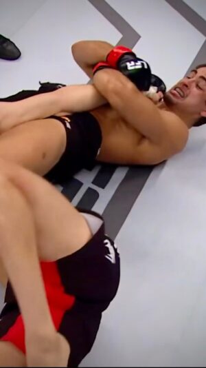 Gabriel Souza Instagram - NÃO SEI COMO ELE FEZ ISSO 😂

Uma das situações mais frustrantes que já passei durante uma luta de MMA, estava jurando que tinha finalizado a luta, mas o adversário me tira essa da cartola.

Em breve vou postar como foi a luta completa! 🔥
Umas das minhas lutas no @lfafighting 
@lkeenanbjj o nome da fera!
.
.
.
.
.
.
.
#luta #mma #jiujitsu