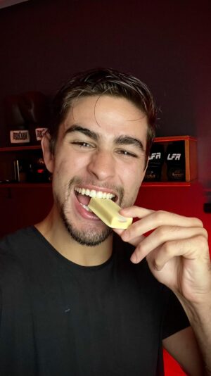 Gabriel Souza Instagram - @hummmsnacks botou lenha na fogueira e enviou um super kit para quem ganhasse esse desafio!

Quem será que leva esses snacks proteicos mais deliciosos e saudáveis que existem?!

Obs: se eu perder o negócio fica feio pro meu lado em.. 🥲
@gugasouzag 
.
.
.
.
.
.
.
.
.
.
.
.
.
*pu bli
