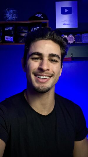Gabriel Souza Instagram - O que você acha? Esqueceram a melhor parte da luta??
Parece que a galera ficou tão impressionada com o chute, que esquecerem que o cara foi praticamente nocauteado no último segundo do primeiro round. Famoso salvo pelo gongo 😂
@alexpoatanpereira @jirkaprochazka @ufc @ufc_brasil @combate 
.
.
.
.
.

.
#poatan #ufc #alexpoatan #jiriprochazka #mma
