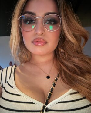 Gabriella Belpre Instagram - This made some noise on twitter 🤓 

@eyebuydirect