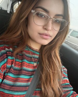 Gabriella Belpre Instagram - Happy Leap Day!

Real Life is for March!
So I’m sharing a picture of what I look like 90% of the time because nothing you do today counts!! Hair undone, no glam, big ass glasses and grandpa sweaters!
I hope you still love me 💛💙💛💙