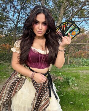 Gabriella Belpre Instagram - Magic is what happens when the blueprint of who you are comes into the alignment with the expanding energy of the universe.

Happy Halloween/Samhain for all those who celebrate! 🔮