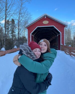 Gabrielle Fontaine Instagram - En tournée ❤️💜💙
Hé qu’elle a le coeur heureux ! 
@elodiegrenier_ 
@jfpronovost 
@caro.landry