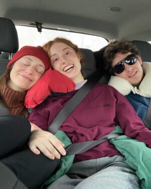 Gabrielle Fontaine Instagram - En tournée ❤️💜💙
Hé qu’elle a le coeur heureux ! 
@elodiegrenier_ 
@jfpronovost 
@caro.landry