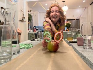 Gabrielle Fontaine Instagram - 30 ans, l’air de 12. 🌻
Je ne pourrais pas être plus heureuse et mieux entourée. 
Bonheur. Rêve. Joie.
