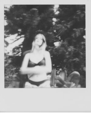 Gabrielle Haugh Instagram - Blurry moments with @julianunganostudio