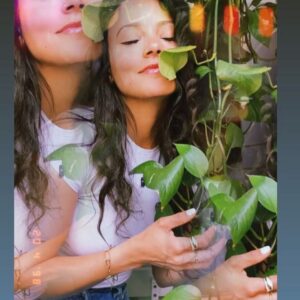 Gabrielle Walsh Instagram - Three quick ways to get connected to Source…

1. Gratitude

2. Kindness 

3.Laughter 

🙏🏽🤍☺️