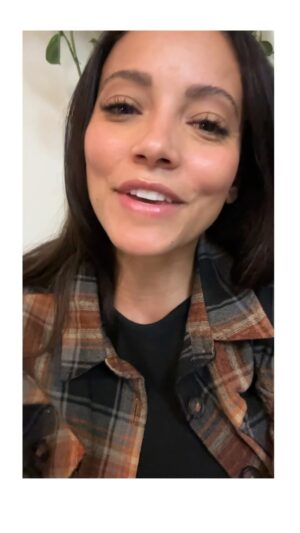 Gabrielle Walsh Instagram - In light of the holiday and FOUND’s last episode highlighting the unhoused community. I thought it fitting to have an opportunity to give back! 

@englewoodbarbie is an amazing woman who is continuously . championing for the community in Chicago. She recently started a campaign to build a shelter for the friends! 

As we enter the giving season, Let’s spread that love to those in who need! 

LINK IN BIO Shelter for Friends 🖤🖤🖤🖤🖤🖤🖤

Happy Turkey Day! Grateful for you all! 

#HAPPYTHANKSGIVING #giveback #friends #love #happyholidays