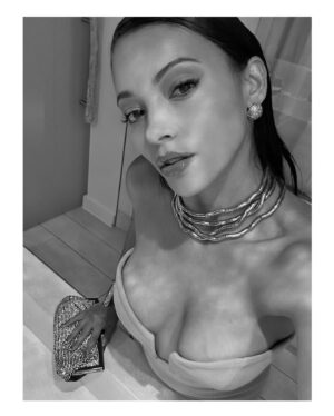 Gabrielle Walsh Instagram - 🖤🤍