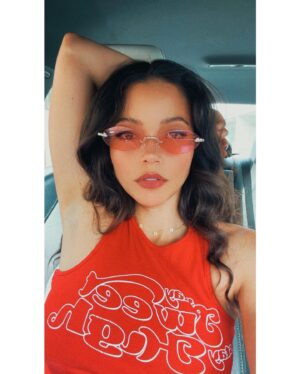 Gabrielle Walsh Instagram - Feeling pretty & manifesting in love 

♥️🪩✨# 

#LaLaLand