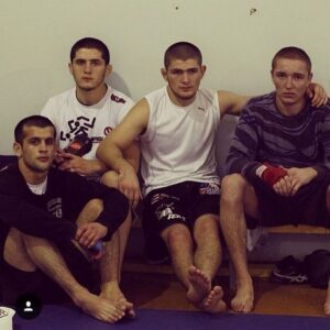 Gadzhi Rabadanov Instagram - Кто бы мог подумать , в 2014 году ,на фото два чемпиона UFC в легком весе ! Лучшие в мире.
@khabib_nurmagomedov  @islam_makhachev 
Никогда не переставай верить в то что делаешь