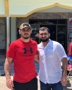 Gadzhimurad Khiramagomedov Instagram - Ассалам алейкум всем кто за меня болел и переживал✊🏼Я ценю это! 27 апреля #ACA95 был очень тяжелый бой для нас с Бесланом. Сопернику уважение, он достойный и сильный парень! А что касается боя, бой все видели, проигравшим я себя не считаю! Думаю, через пару боёв наши пути снова пересекутся и надеюсь, мы закатим вторую битву✊🏼 Отдельно хотел бы поблагодарить своего друга @boxing_ars Который в течении 2 месяцев следил за мной, переживал, волновался и ездил со мной на все сборы! Равид, ты ЛЕГЕНДА💪🏻 #Krepost#ACA95