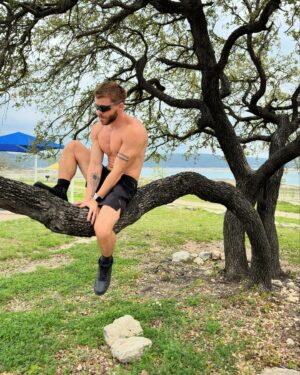 Gael Augusto Instagram - Are you coming to the tree?