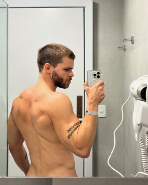 Gael Augusto Instagram - The only thing missing are your nails on it.
