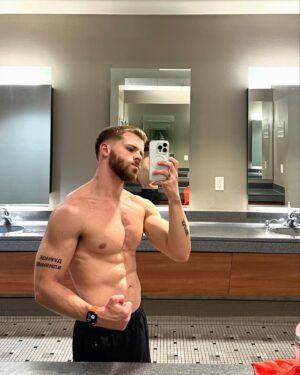 Gael Augusto Instagram - Gym pics or it didn’t happen.