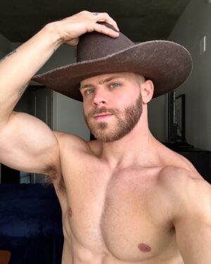 Gael Augusto Instagram - Yee-haw.