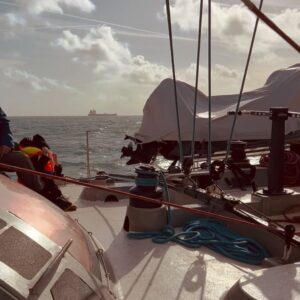 Gaëlle Pietri Instagram - 🌊 TARA 🌊

La Fondation Tara Océan @fondationtaraocean est la première fondation reconnue d’utilité publique consacrée à l’Océan en France. 
Elle a pour mission d’explorer l’Océan par la science pour mieux le comprendre et partager ses connaissances et découvertes scientifiques afin de créer une prise de conscience citoyenne et collective.  L’Océan représente 71% de la surface de notre planète. L’étudier et le protéger c’est prendre soin du système global de notre planète.

Merci à @carolebalducci de nous avoir permis pendant 3 jours de rejoindre la goélette Tara et son équipage pour rendre hommage à Gaspard.  Gaspard était particulièrement sensible à cette cause. Son père, son fils et trois de ses meilleurs amis étaient là pour embarquer lors de ce tour de Bretagne (Lorient/Saint-Malo) particulièrement agité par des vents allant jusqu’à force 10. 
Une leçon d’humilité face à la force des éléments 🙏🏼 🌍 🙏🏼