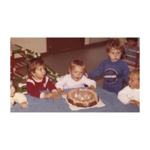 Gaëlle Pietri Instagram - ♈️ 🎂 née à AJACCIO un 12 Avril 🎂♈️ 
À la petite fille plus à l’aise sur une plage à grimper aux arbres que pour prendre la pose lors d’un gala de danse 🤪 #happyme #Corsica