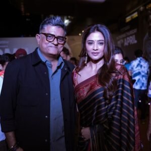 Gajraj Rao Instagram - Sharing few moments from yesterday’s  Maidaan premiere event… @pillumani @iamitrsharma @aleya.sen @boney.kapoor @joysengupta04 @akashaagaya @neena_gupta #maiddan @freshlimefilms @zeestudiosofficial @saregama_official pictures by @ychips