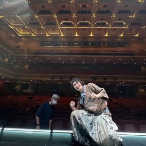 Gaku Oshida Instagram - .
舞台『巌流島』幕が上がりました！

お越しくださった皆様、観劇してくださり、そして大変あたたかいスタンディングオベーションをありがとうございました！
この座組みのみんなで、皆様のもとへ『巌流島』を届けられることが本当に幸せです。

これからお越しくださる皆様、お待ちしております！
みんな楽しんでお届けしようね〜。

捨吉の役作りにたくさんヒントをくださった、堤監督と。📸