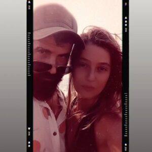 Gala Kogan Instagram - מזל טוב מזל טוב מזל טוב לנו .

זכות שלי לגדול איתך אהבה שלי.
תודה שאתה האדם הגדול והטוב ביותר שאני מכירה.
תודה על הזכות להיות האשה שלך ,
תודה שאתה , בחמלתך וסבלנותך האינסופית , מאפשר לי לגלות אותי ואותנו עוד ועוד...
שנמשיך בע״ה המתוק במסע המבורך הזה , שנגדל , שניהיה באמת שלנו , שנעוף גבוה ונחזיק באדמה ...
אני שלך ואוהבת הכי עמוק שיש...