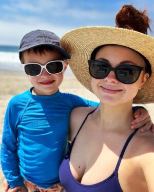 Galadriel Stineman Instagram - A special day for Eda-mommy and Soybean before school starts again! 🌊 🏝️
