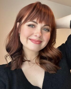Galadriel Stineman Instagram - Strike’s over, a new year approaches, time to cut the dead weight - both figurative and literal! 💇‍♀️