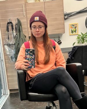 Galadriel Stineman Instagram - Strike’s over, a new year approaches, time to cut the dead weight - both figurative and literal! 💇‍♀️