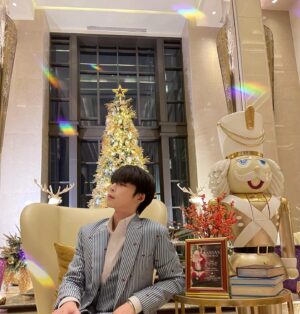 Gameplay Garnpaphon Laolerkiat Instagram - Merry Christmas 🎁